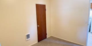 Updated 3-bedroom, 1 bath triplex in Springfield! Gallery 20
