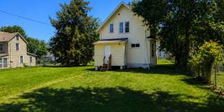 Charming 3 Bedroom Home with Screened Porch and 2 Car Garage Gallery 16