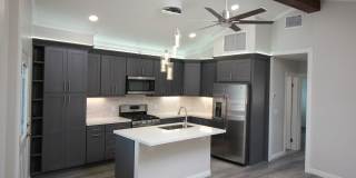 Modern stand alone 2 bedroom home, back gate close - No Pets! Gallery 3