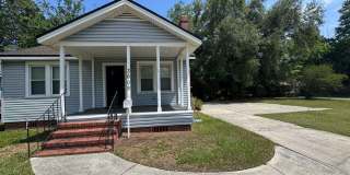 Adorable 2/1 Bungalow in Murray Hill Ready Now! Gallery 3