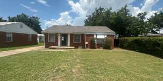 2 Bed, 1 Bath, 1 Car Garage Gallery 1