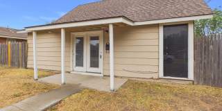 Open & Cozy Olsen Efficiency~ 2325 Bell Rear Gallery 1