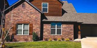 BEAUTIFUL HOME IN GREAT LOCATION! Gallery 1