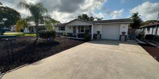 Beautiful 2 bedroom home with fenced in backyard Gallery 1