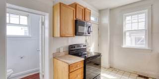 Spacious 3 Bedroom, 1.5 Bathroom with large Porch and Backyard Gallery 12