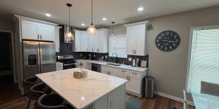 Room in 5 Bedroom Home at Bolton Rd NW Gallery 1