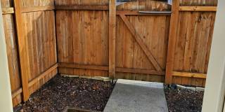 Great Location! 2 Bed 2 Bath Townhouse Style Condo! Open Concept! Laminate Floors Throughout Main! Gallery 22