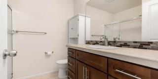 Silver Lake Townhome with Two Ensuite Bedrooms Gallery 13
