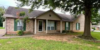 3 Bed/ 2 Bath Home, Corner Lot Near Riverdale, Storage Building Gallery 1