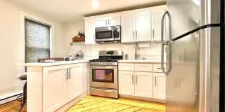 Cozy and Sunlit 1 bed 1 Bath! Gallery 6