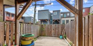 902 N MILTON Avenue Gallery 26