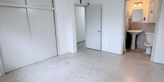 957 W 67th Street Gallery 9
