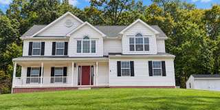 4 Bed / 2-1/2 Bath Single Family Home Gallery 1