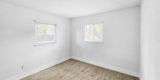 Updated Two Bedroom, One Bath Duplex located Near Downtown Palmetto Gallery 8