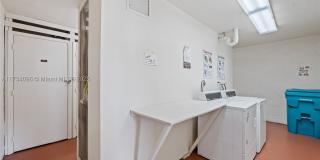 711 S Hollybrook Dr Gallery 25