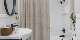 Elegant Renovation! HUGE 1 Bed 1 Bath Available Now! Gallery 14