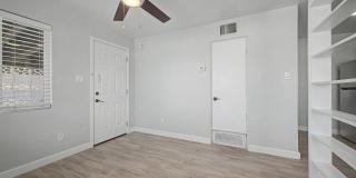 Beautifully Remodeled - Modern Duplex Gallery 10