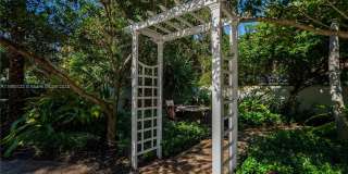 545 SW Indianola St Gallery 58