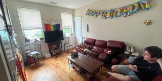Mission Hill 4.5 Bed – 2 Bath – In-Unit Laundry – Central AC – No Fee Gallery 1
