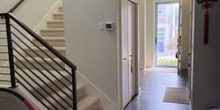 3Bd/2.25Ba Lynnwood Townhouse Gallery 3