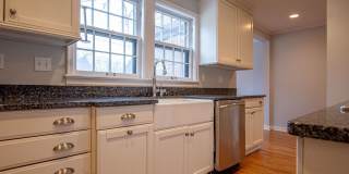 Gorgeous 5 Bedroom / 4.5 Bath Home located right off Happy Hollow Blvd! Gallery 16