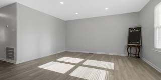 5004 ROANOKE Place Gallery 4