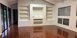 2 Bedroom/2 Bathroom with Gorgeous Lanai and Yard Gallery 1