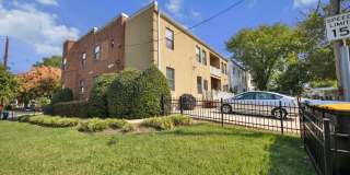 1301 Adams St Ne Gallery 14