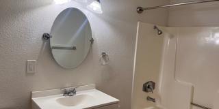 3 Bedroom Home With Large Backyard on West Side Gallery 14