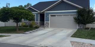 $300 off 1st months Rent! Charming Rambler Style! Private & Fenced Yard in Cul de sac! Gallery 1