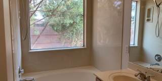 Lovely 3 Bedroom, 2 Bath In The NW! Gallery 11