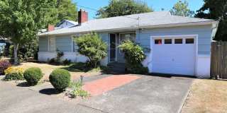 Charming 2 bed 1 bath Furnished, Utilities Included Gallery 3