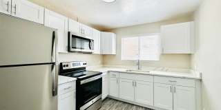 1 and 2 Bedrooms Great Location with Community Pool and Onsite Laundry! 1/2 of Mile from U of A Gallery 23