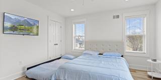 53 Sheridan Avenue Gallery 23