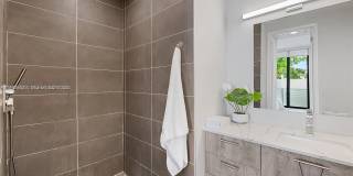 645 NE 4th Ave Gallery 8