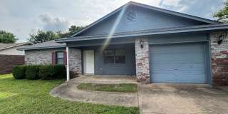 Charming 2-bedroom, 1-bathroom house in Russellville Gallery 1