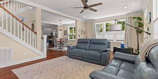 Stunning 4 Bedroom in Downtown Durham with Large Fenced Yard! Gallery 6