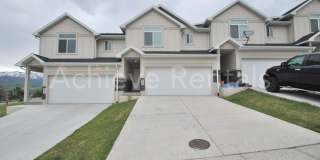 Mountain‑View Townhome | 30 Minutes to Ogden & Close to Snowbasin Gallery 1