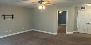 Spacious 5-Bedroom Riverview Home Gallery 45