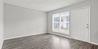 Summer Special! Updated 3BR Townhome with Basement + $250 Off First Month’s Rent Gallery 7
