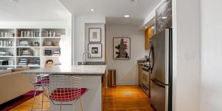 Gorgeous designer one bedroom in Hayes Valley w/lots of light, views, W/D, private patio, roof deck, gym and parking! Gallery 12