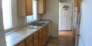 BEAUTIFUL WOOD FLOORS IN THIS- 5 BED 2 BATHROOM- Includes maid service Gallery 14