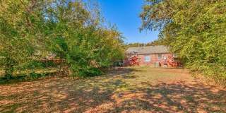 Cute 2 Bed | 1 Bath | 1 Car Garage Gallery 11