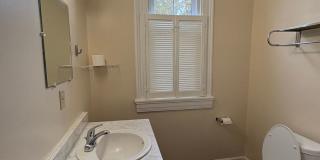 Apartment located inside beautiful historcal home in Lynchburg! Gallery 4