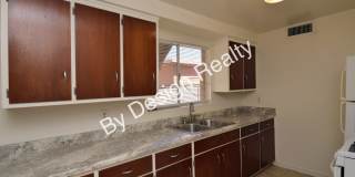 Midtown 2 Bed 1 Bath - A/C - Fenced Yard - Covered Parking Gallery 10