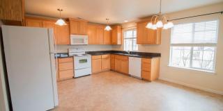CLEAN, MODERN UPSTAIRS APARTMENT Gallery 1