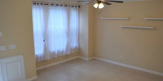 Beautiful Townhome - Great Location Gallery 5
