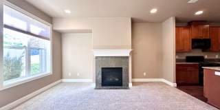 Modern 3 Bed/2.5 Bath with Double Car Garage Townhome in Sandy, OR! Gallery 5