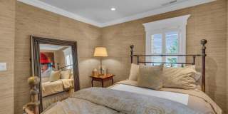 310 Worthington Avenue Gallery 27