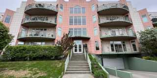 Beautiful (2) Bedroom, (2.5) Bathroom Condo in a Secure Downtown Building! Gallery 1